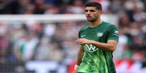 Trung vệ Konstantinos Koulierakis làm rất tốt vai trò trên sân đấu Trung vệ Konstantinos Koulierakis làm rất tốt vai trò trên sân đấu